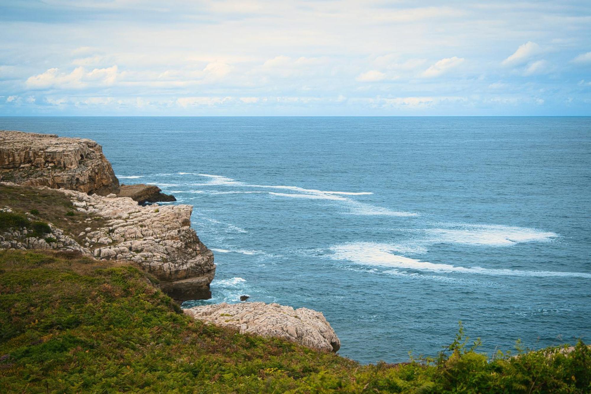 Playa De Los Locos Con Garaje Recien Reformado!! Suances Luaran gambar